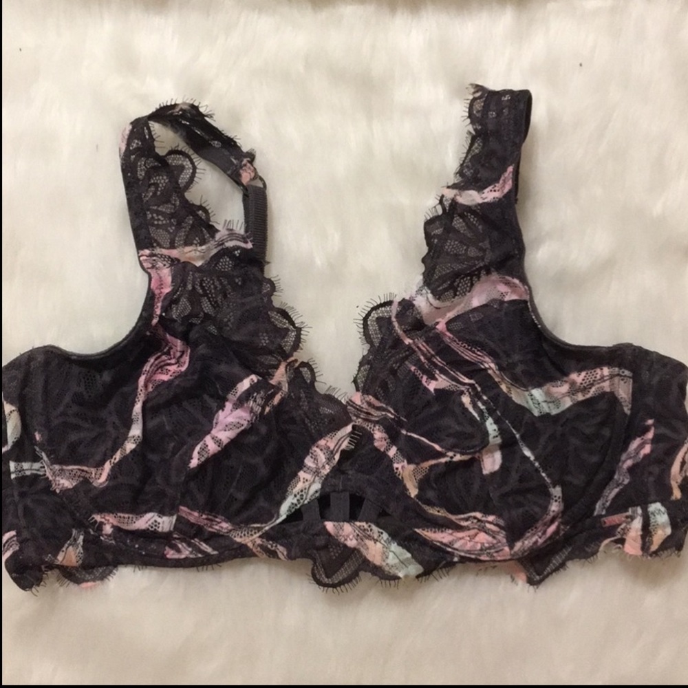 Victoria’s Secret pink unlined date marble bra